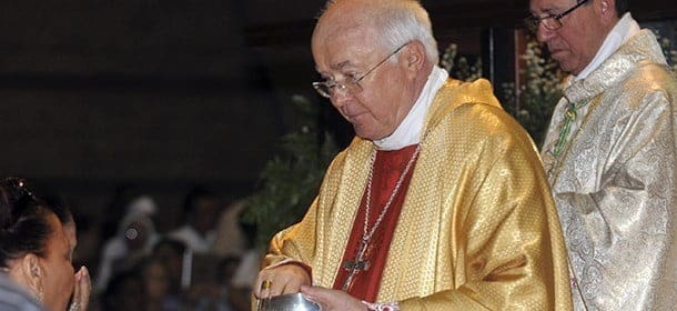 Cambia il papa la prassi non cambia: sottrarre alla giustizia e proteggere gli ecclesiastici incriminati di abusi sessuali.