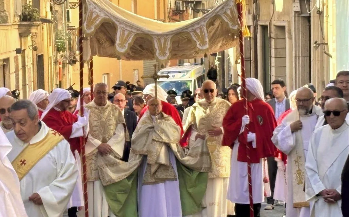 ENNA in festa! – A processo l’8 prossimo il Vescovo Gisana che apre oggi il VII Forum paneuropeo delle confraternite